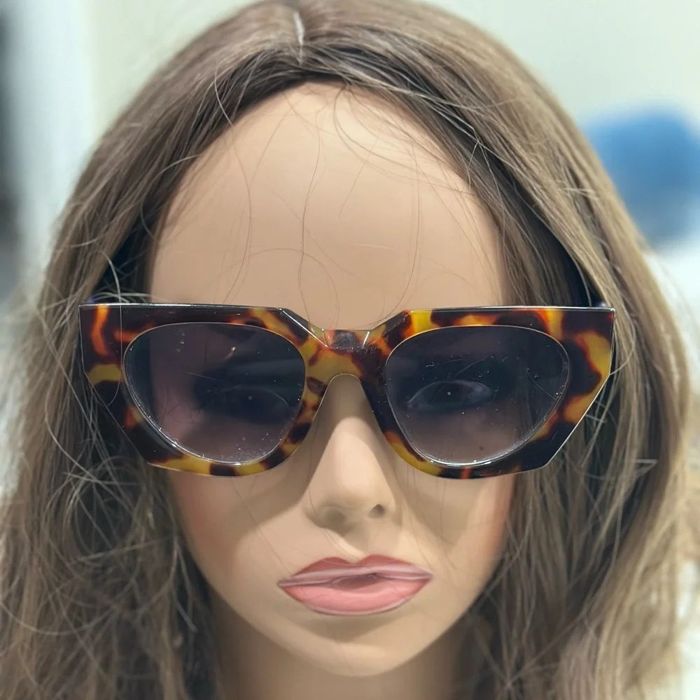 Tortoise Frame Sunglasses